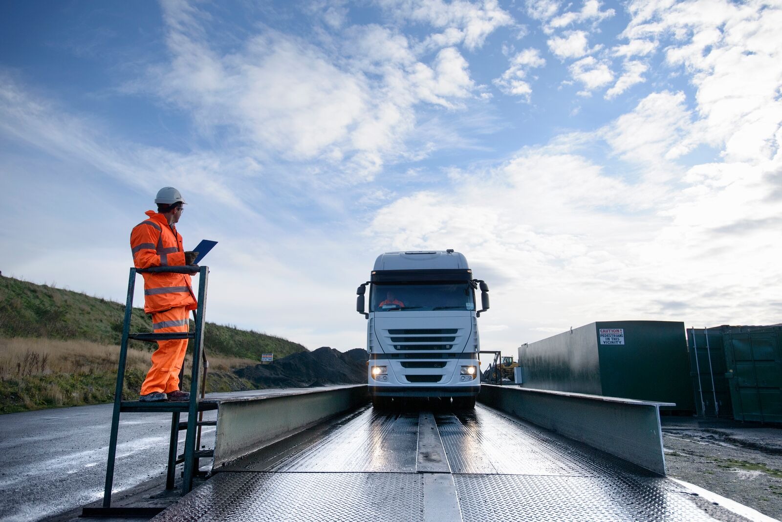 imgi_219_truck-on-weigh-bridge-at-surface-coal-mine.cdn.en-PK